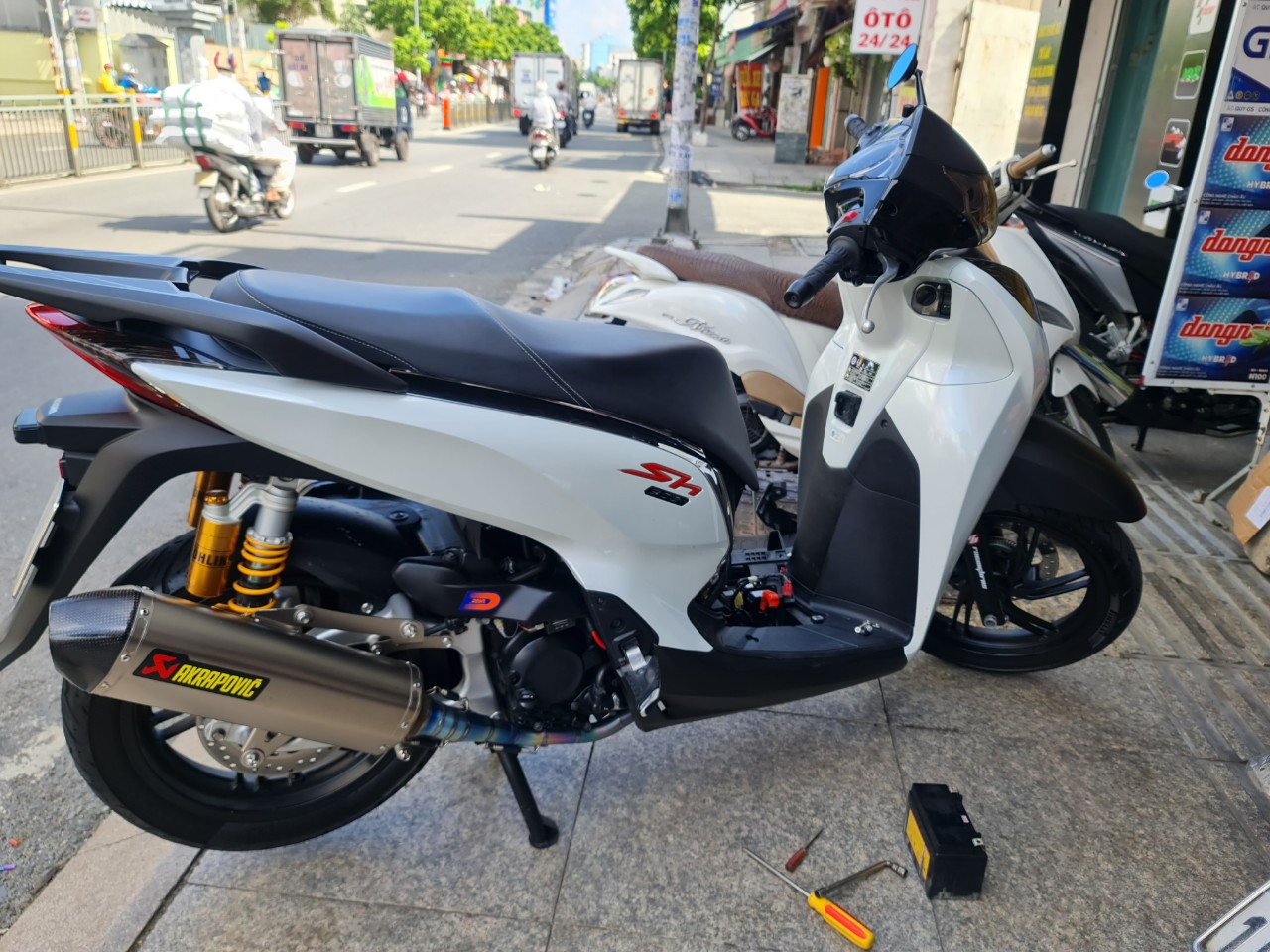 Kích Bình Thay Ắc Quy Xe Máy Tại Quận 9