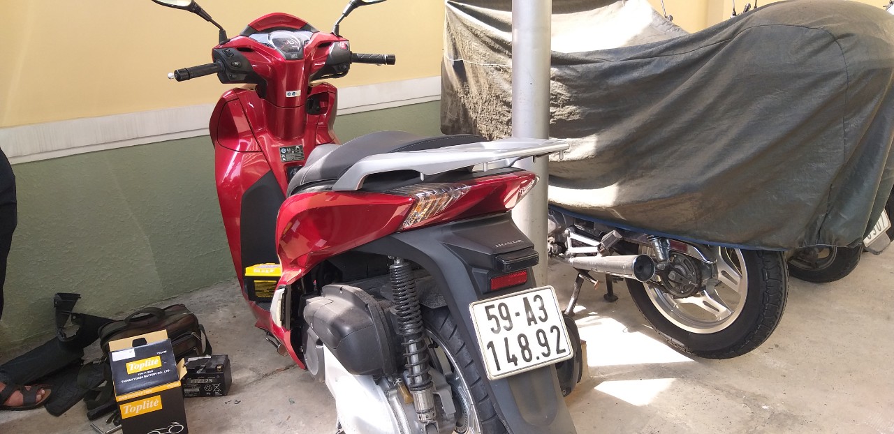 Kích bình và thay bình ắc quy xe máy tại quận 12