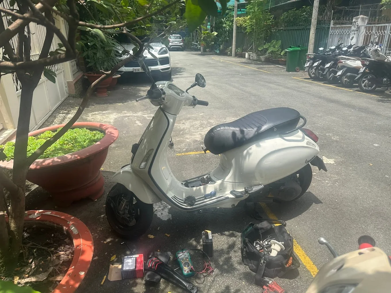 Kích bình và thay bình ắc quy xe máy quận Bình Thạnh